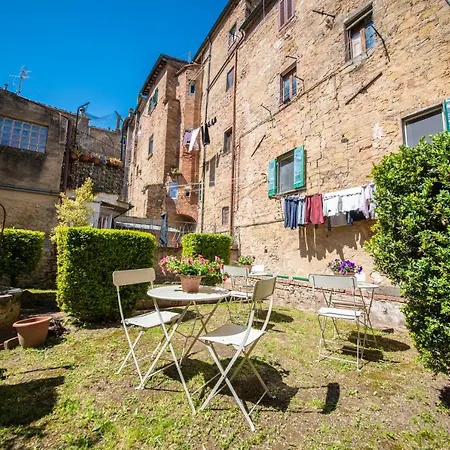 Bed and Breakfast Il Giardino Segreto 3*